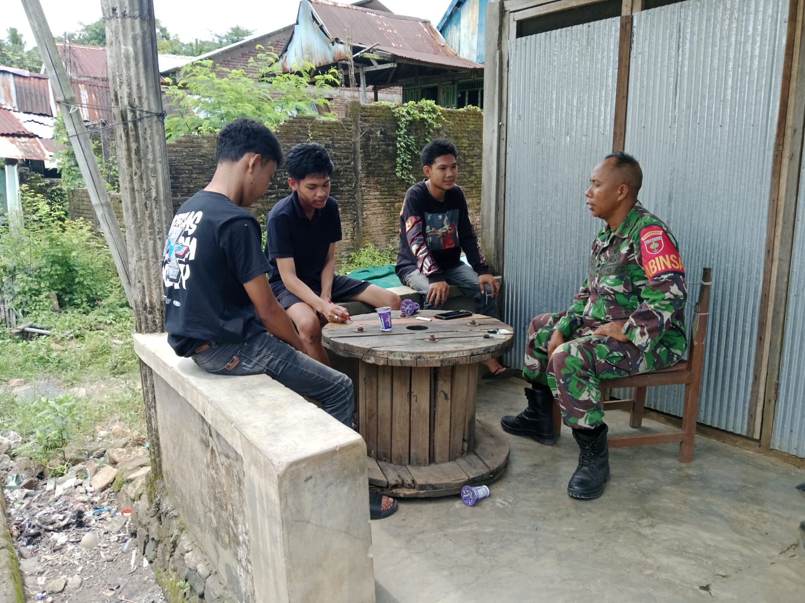 Babinsa Koramil 1426-07/Pattallassang Dengan Warganya, Tumbuhkan Kekompakan Serta Kemanunggalan | NEWS TV Indonesia