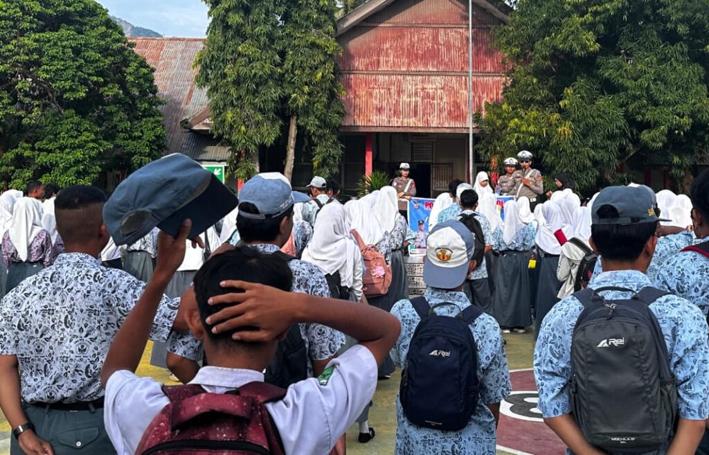 Satgas Ops Keselamatan Tinombala 2025 Polres Sigi Penyuluhan Tertib Berlalu Lintas di SMA Negeri 2 Sigi | NEWS TV Indonesia