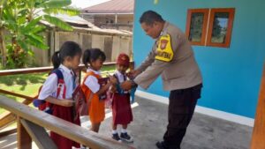 Bhabinkamtibmas Hadir di Paud Cahaya Insani, Berbagi Senyuman Dengan Anak Anak Balita