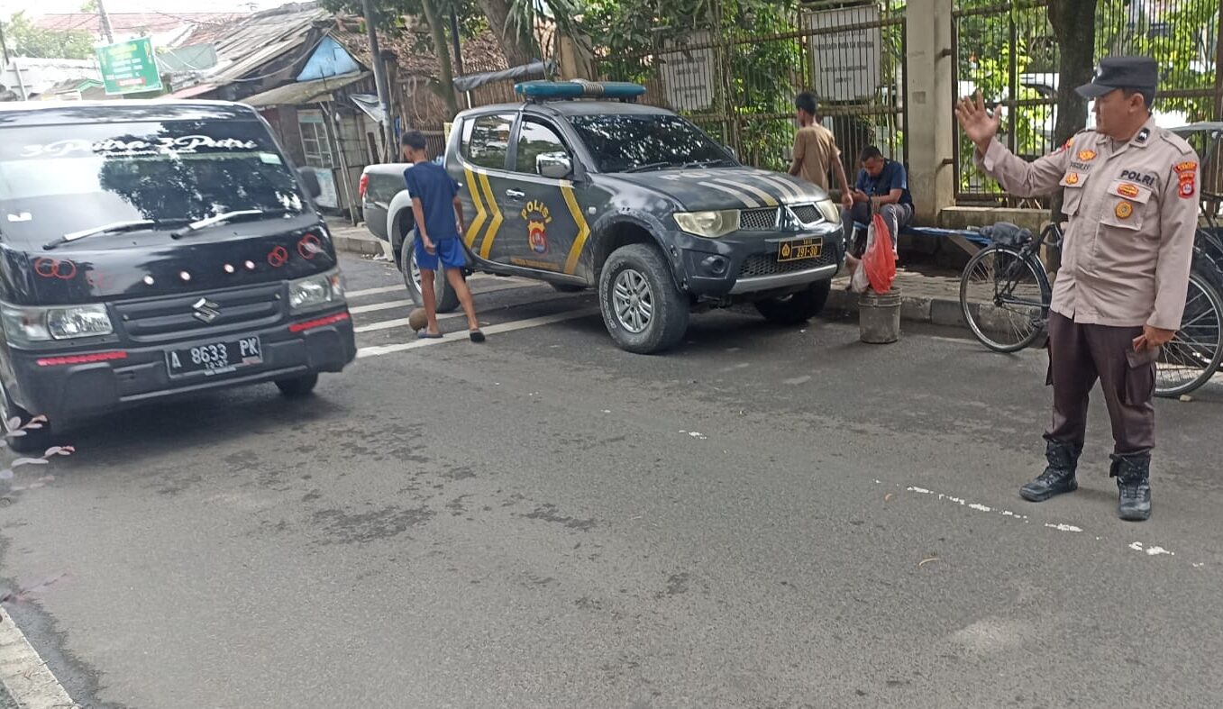 Polsek Rangkasbitung Polres Lebak Urai Kemacetan Jalan Multatuli | NEWS TV Indonesia