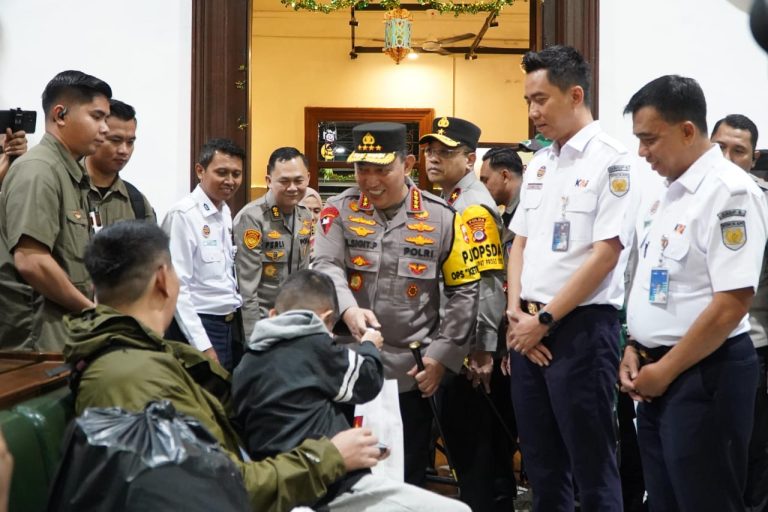 Tinjau Stasiun Tugu DIY, Kapolri : Mudik Gunakan Kereta Api Bisa Jadi Alternatif | NEWS TV Indonesia
