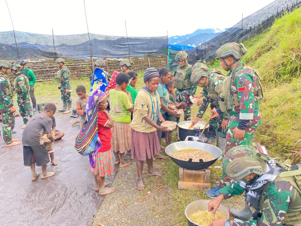 Satgas TNI di Puncak Berbagi Kebahagiaan dengan Warga Mage'abume | NEWS TV Indonesia
