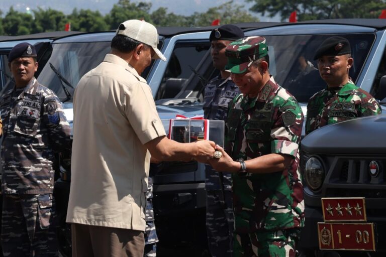 *Panglima TNI Terima 650 Unit Ransus Maung dari Kemhan untuk Perkuat Pertahanan NKRI*