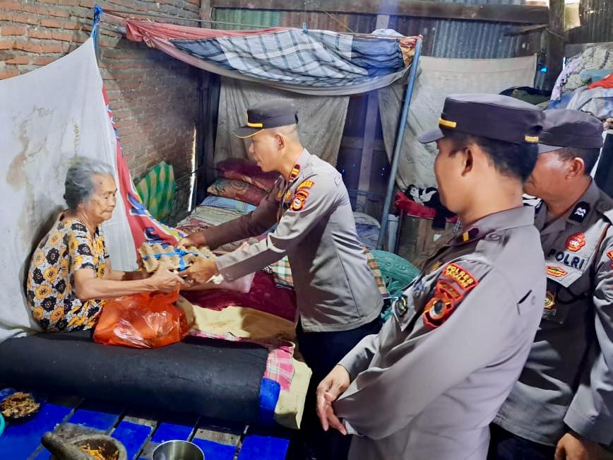 Polres Takalar Salurkan Bantuan Sembako bagi Warga Kurang Mampu di Polongbangkeng Utara | NEWS TV Indonesia