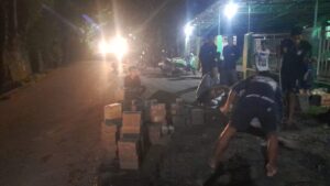 “Diabaikan Pemerintah, Warga Dusun Macinna Patungan Perbaiki Jalan Rusak Demi Keselamatan”