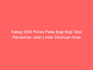 Kabag SDM Polres Palas Bagi Bagi Takjil Ramadhan Jalan Lintas Sibuhuan-Sosa