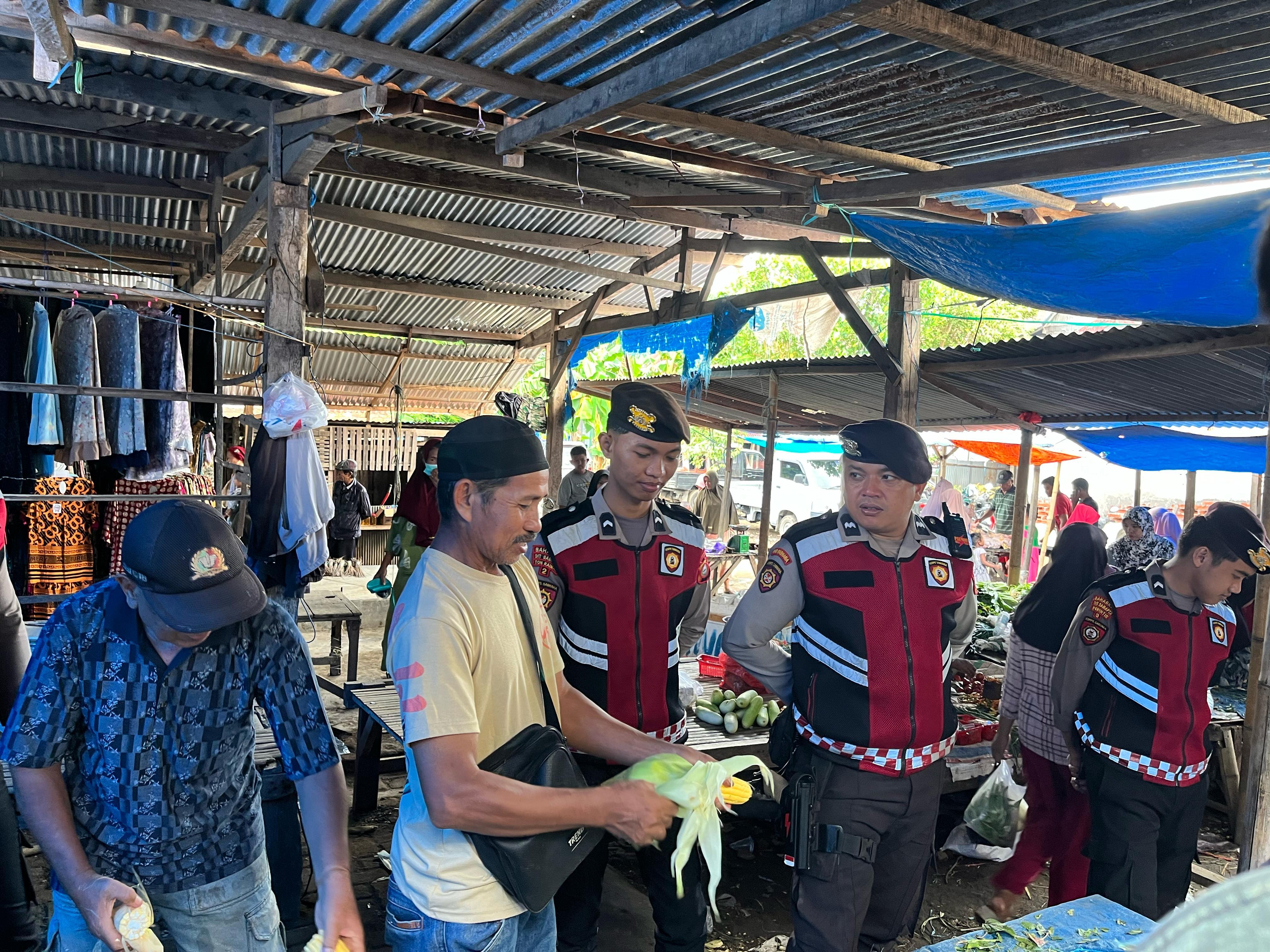 Patroli Presisi di Pasar Palleko : Polres Takalar Imbau Warga Waspada Kriminalitas dan Uang Palsu | NEWS TV Indonesia