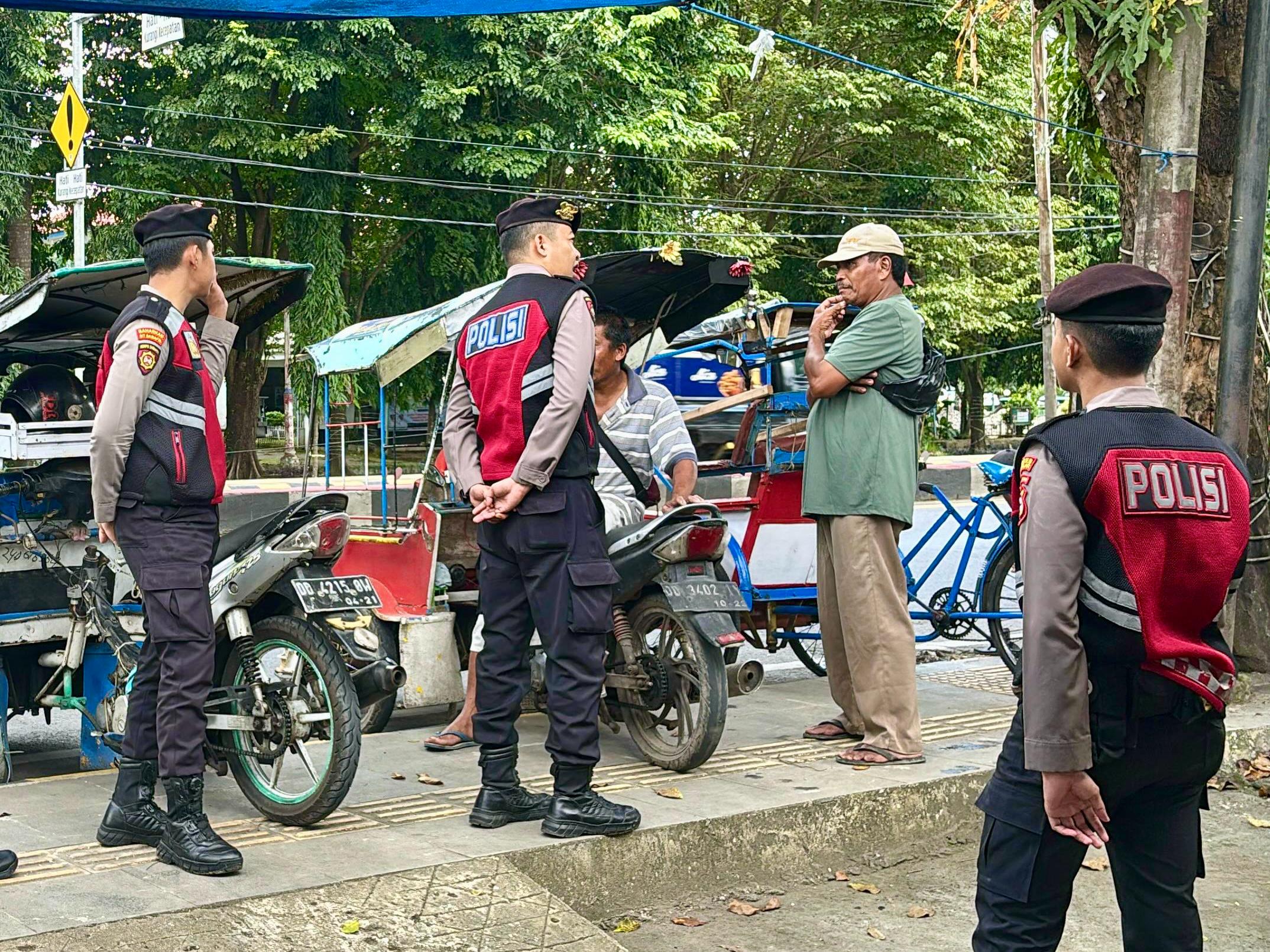 Personel Sat Samapta Polres Takalar Gelar Patroli Dialogis, Ajak Tukang Becak dan Ojek Jaga Kamtibmas | NEWS TV Indonesia