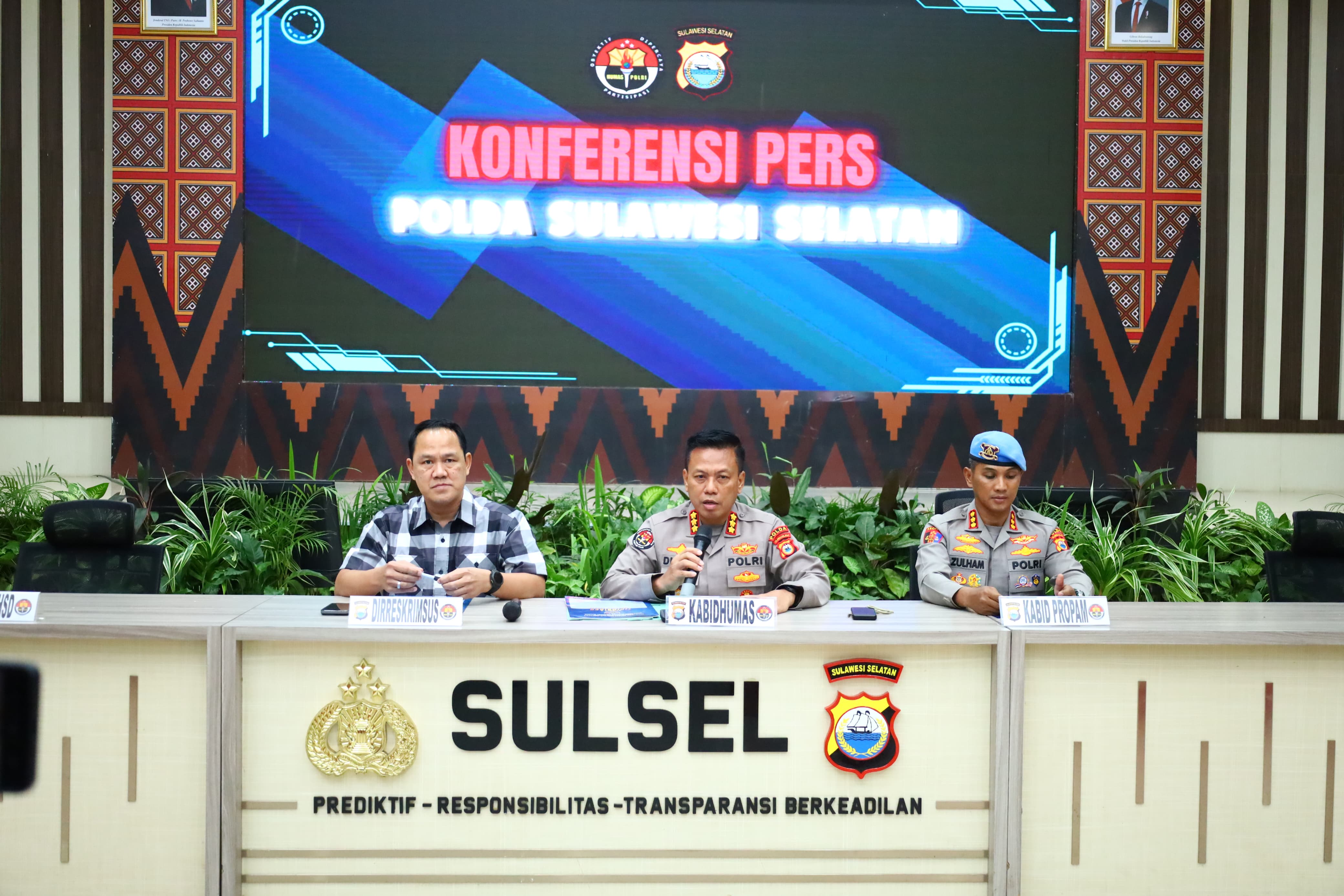 *Polda Sulsel Gelar Konferensi Pers Terkait Kasus Penipuan Online, 40 Terduga Pelaku Diserahkan oleh Kodam XIV Hasanuddin* | NEWS TV Indonesia