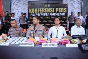 Satres NARKOBA, Polrestabes/Makassar, Ungkap Peredaran Narkoba Dengan Barang BB 8 Kg Shabu, 1Kg,Ganja dan 30 Butir Pil Ekstasi | NEWS TV Indonesia Satres NARKOBA, Polrestabes/Makassar, Ungkap Peredaran Narkoba Dengan Barang BB 8 Kg Shabu, 1Kg,Ganja dan 30 Butir Pil Ekstasi | NEWS TV Indonesia