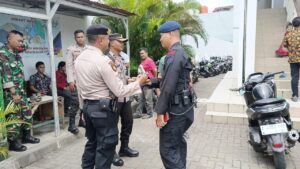 Berikan Rasa Aman Kepada Jemaat Gereja Personil Polsek Panongan Monitoring dan Amankan Kegiatan Misa Paskah