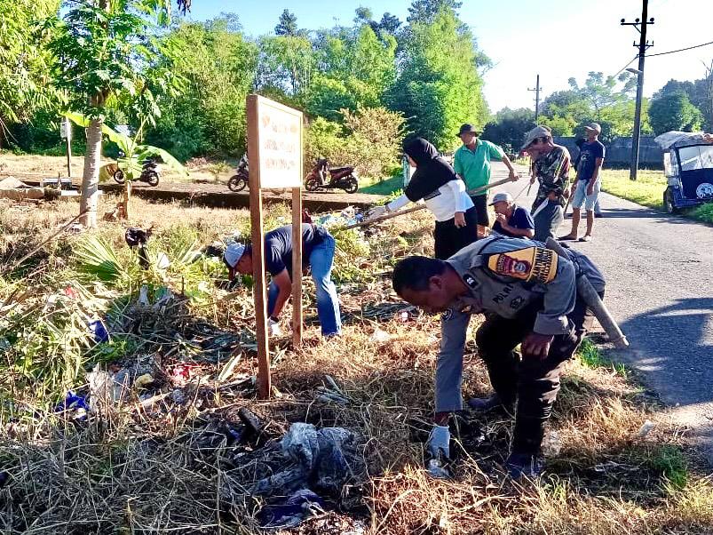 Tolak Miras dan Judi, Bhabinkamtibmas Tekankan Harkamtibmas Saat Kerja Bakti | NEWS TV Indonesia