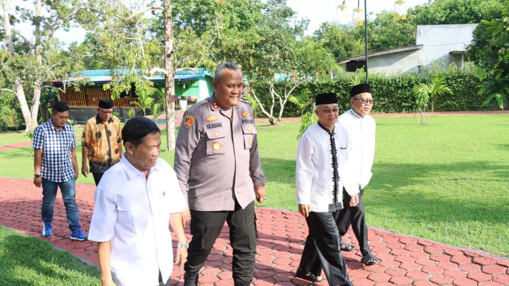 AKBP Pahala Martua Nababan, S.H., S.I.K., M.H. Silaturahmi dengan Tokoh Adat Melayu, Bangun Sinergi untuk Lingga Damai | NEWS TV Indonesia