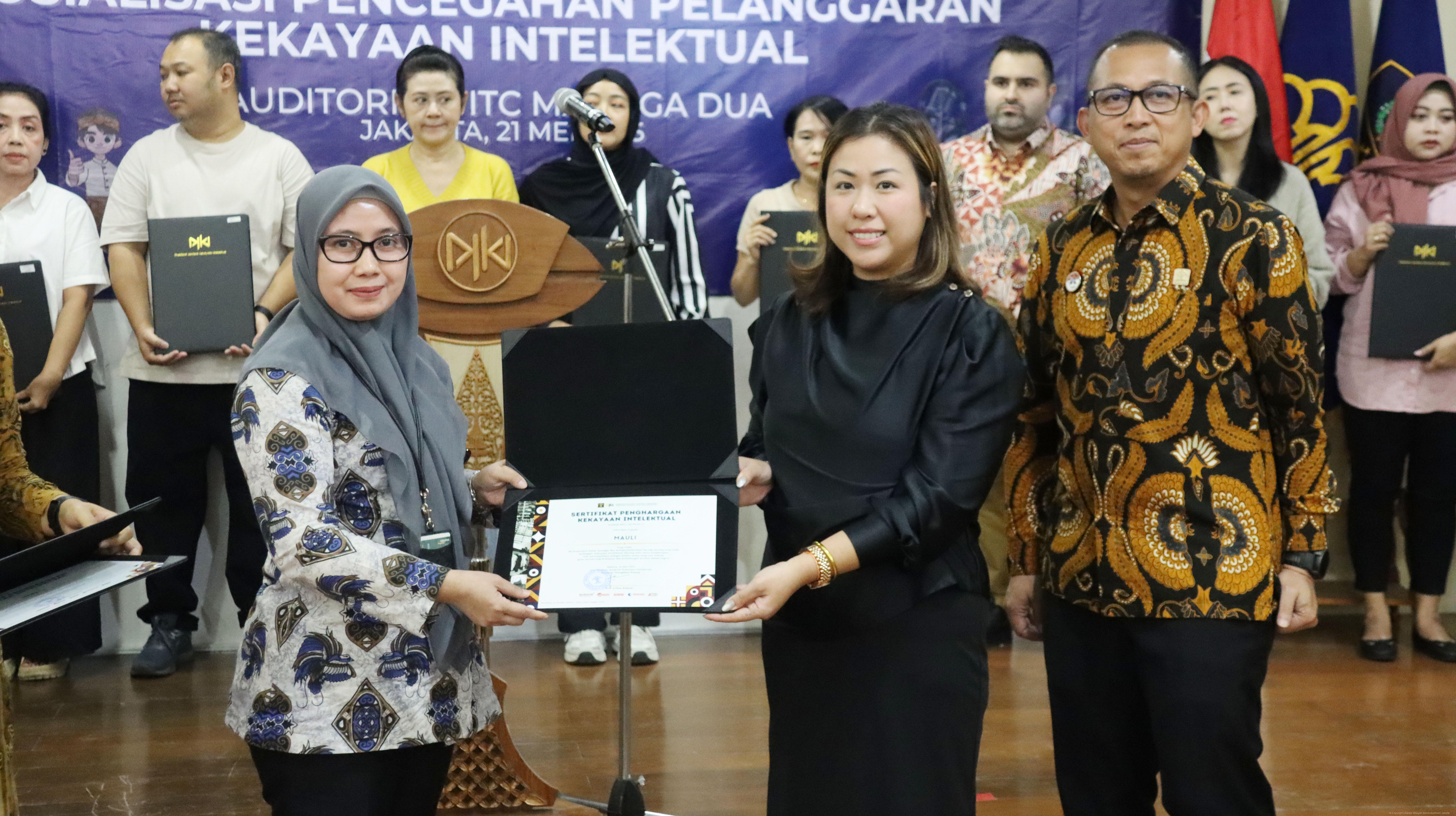 Kanwil Kemenkum DK Jakarta Hadiri Sosialisasi Pencegahan Pelanggaran Kekayaan Intelektual dan Pemberian Penghargaan Kepada Tenant ITC Mangga Dua | NEWS TV Indonesia