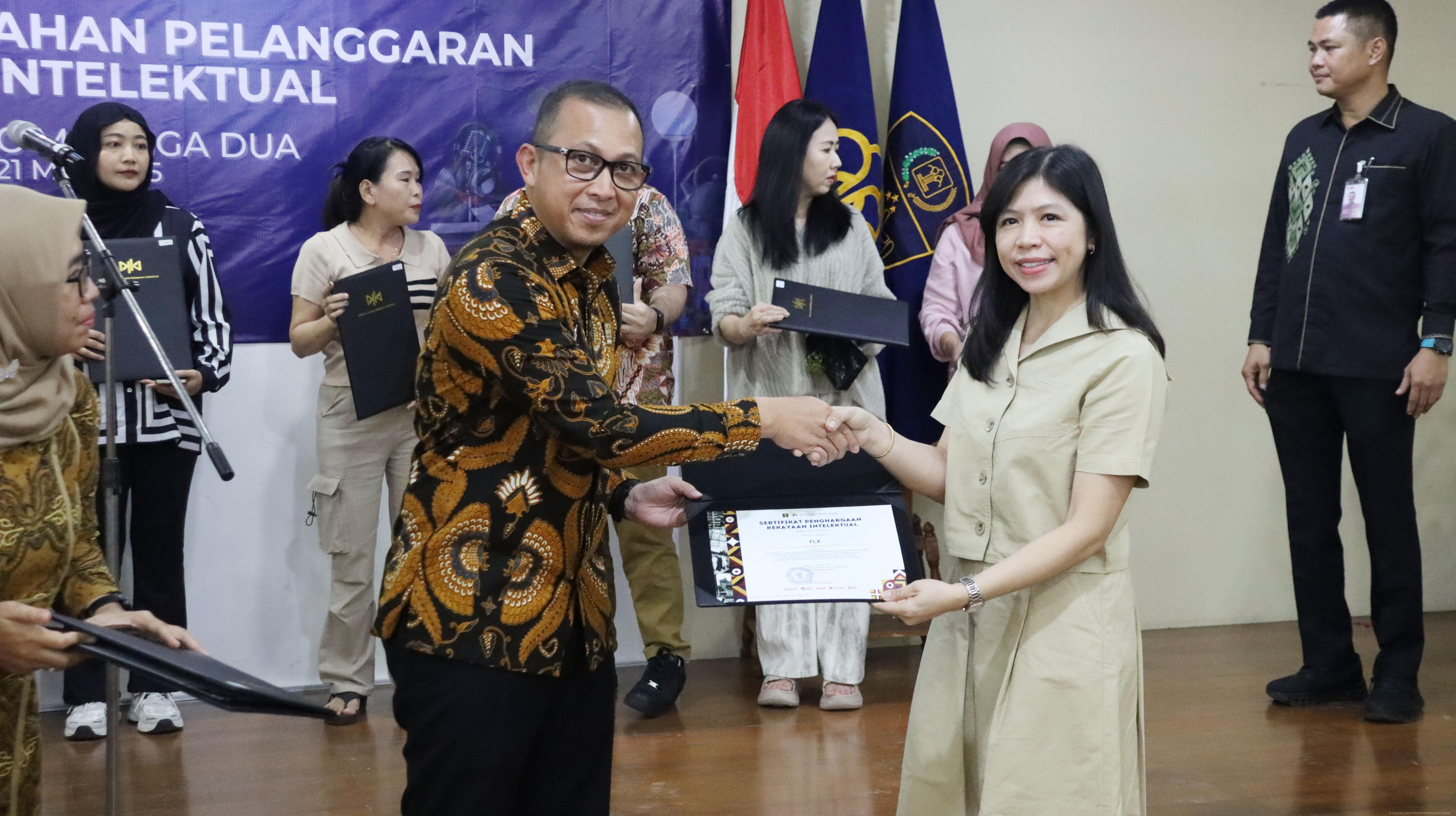 Kanwil Kemenkum DK Jakarta Hadiri Sosialisasi Pencegahan Pelanggaran Kekayaan Intelektual dan Pemberian Penghargaan Kepada Tenant ITC Mangga Dua | NEWS TV Indonesia