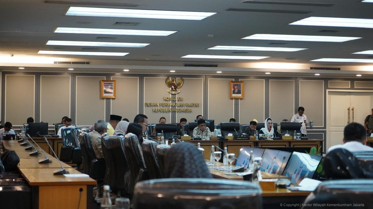 &ldquo;Polsek Pataruman Laksanakan Pengaturan Lalin di SDN Hegarsari Demi Keselamatan Siswa dan Kelancaran Arus&rdquo; | NEWS TV Indonesia