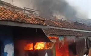KEBAKARAN PASAR DESA RAJAGALUH KEC. RAJAGALUH KAB. MAJALENGKA.*