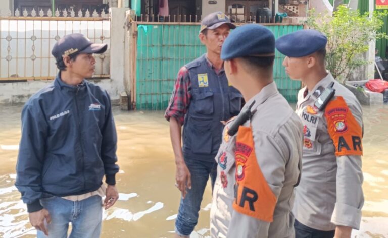 TANGGAP BENCANA, BRIMOB POLDA METRO JAYA KERAHKAN BATALYON C PELOPOR LAKSANAKAN PATROLI SAR DI WILAYAH TANGERANG