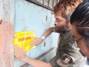 10 Tahun Melakukan Tunggakan, Perumda Pasar Makassar Segel 69 Lods di Pasar Kalimbu