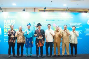 Musrenbang Provinsi Bupati Madina Pakaikan Baju Adat Mandailing Natal