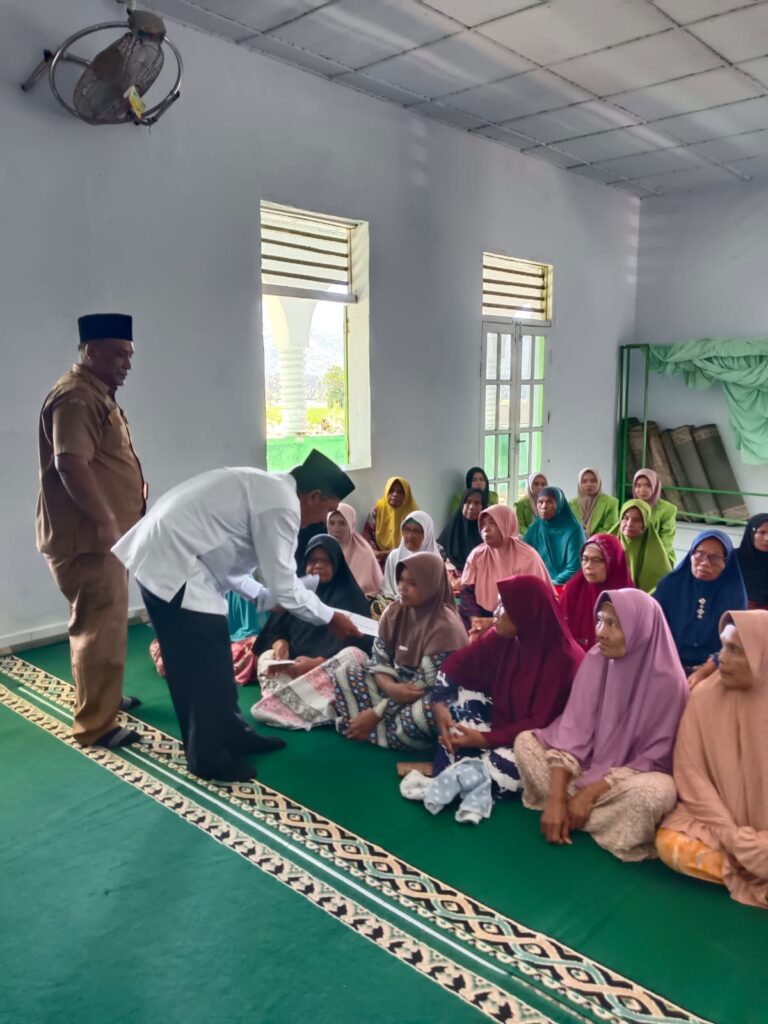 Ketua Baznas Tapsel Ihwan Nasution Pimpin Penyaluran Zakat Serentak di 15 Kecamatan