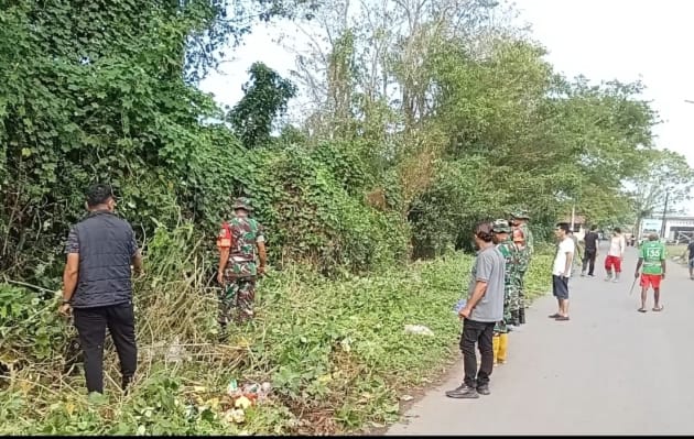 Koramil 1426-07/Pattallassang Bersama Warga Kerja Bakti Bersihkan Saluran Air dan Bahu Jalan | NEWS TV Indonesia