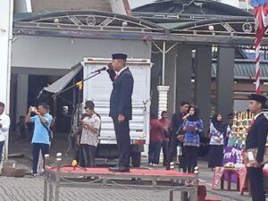 Bupati Madina Irup Hardiknas di pelataran mesjid Agung Nur Ala Nur