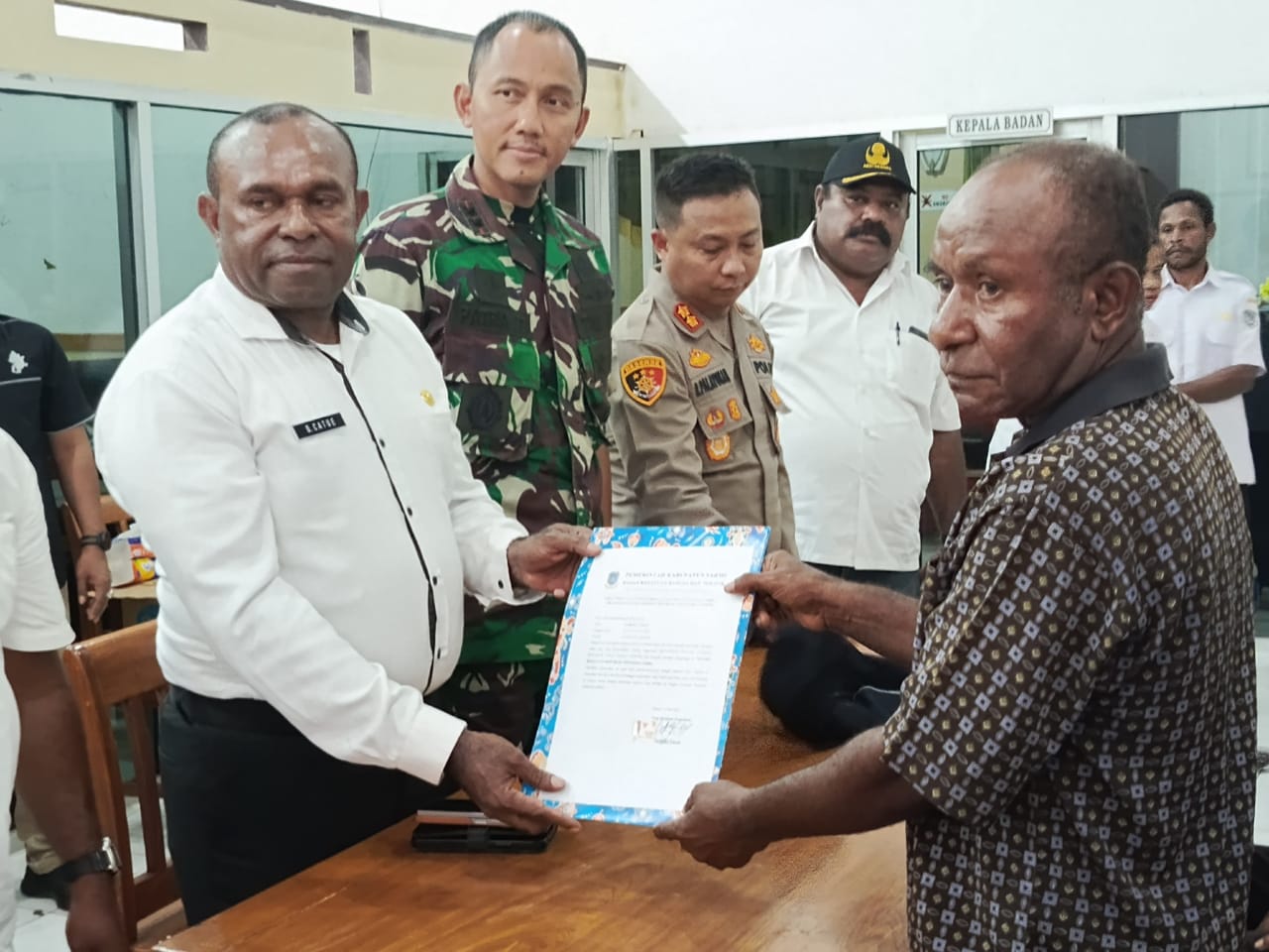 Kapolres Sarmi Hadiri Penyerahan Atribut NFRPB serta Penandatanganan Surat Pernyataan | NEWS TV Indonesia
