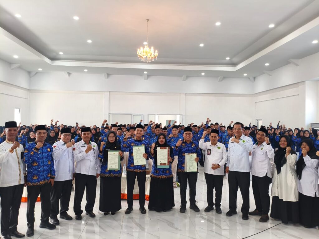 Plh. Kakan Kemenag Kota Padangsidimpuan Serahkan 127 SK PPPK Tahap I: Momentum Pengabdian dan Komitmen ASN Kemenag | NEWS TV Indonesia