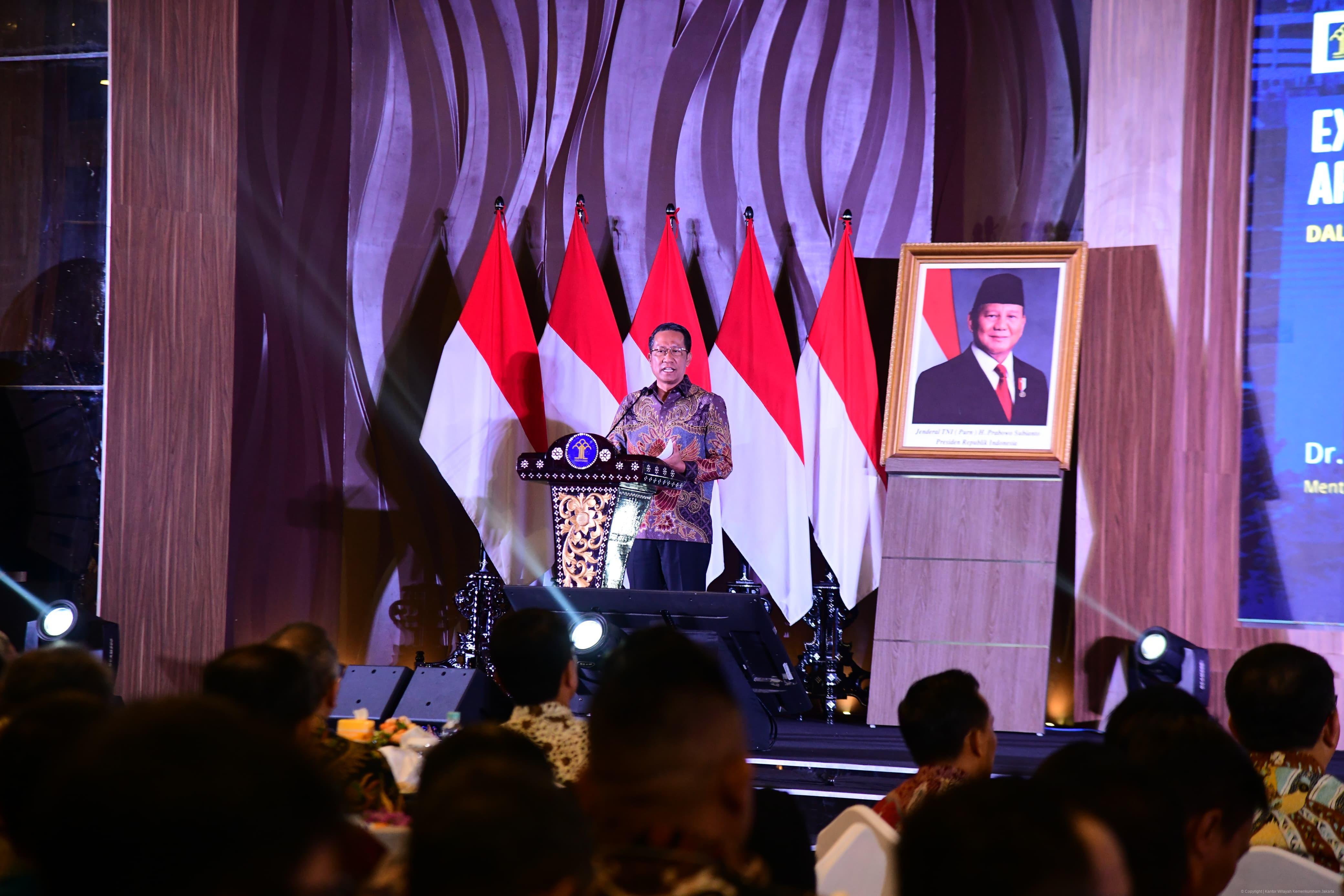 Sindawa Tarang Serahkan Dana Kompensasi. | NEWS TV Indonesia