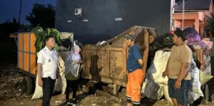 Camat Juliaman terus tegaskan agar sampah diangkut sesuai jadwal