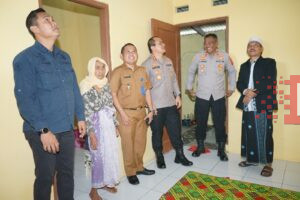 Kapolresta Tangerang Serahkan Kunci Bedah Rumah dalam Rangka Hari Bhayangkara ke-79