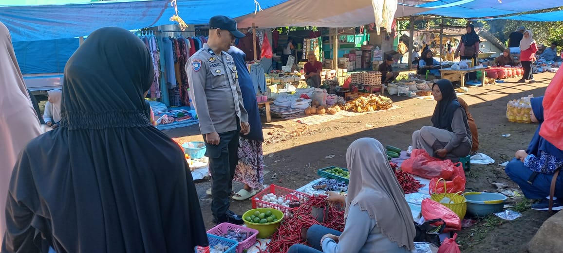 Jelang Idul Adha, Bhabinkamtibmas Cek Harga Sembako di Pasar Rakyat | NEWS TV Indonesia