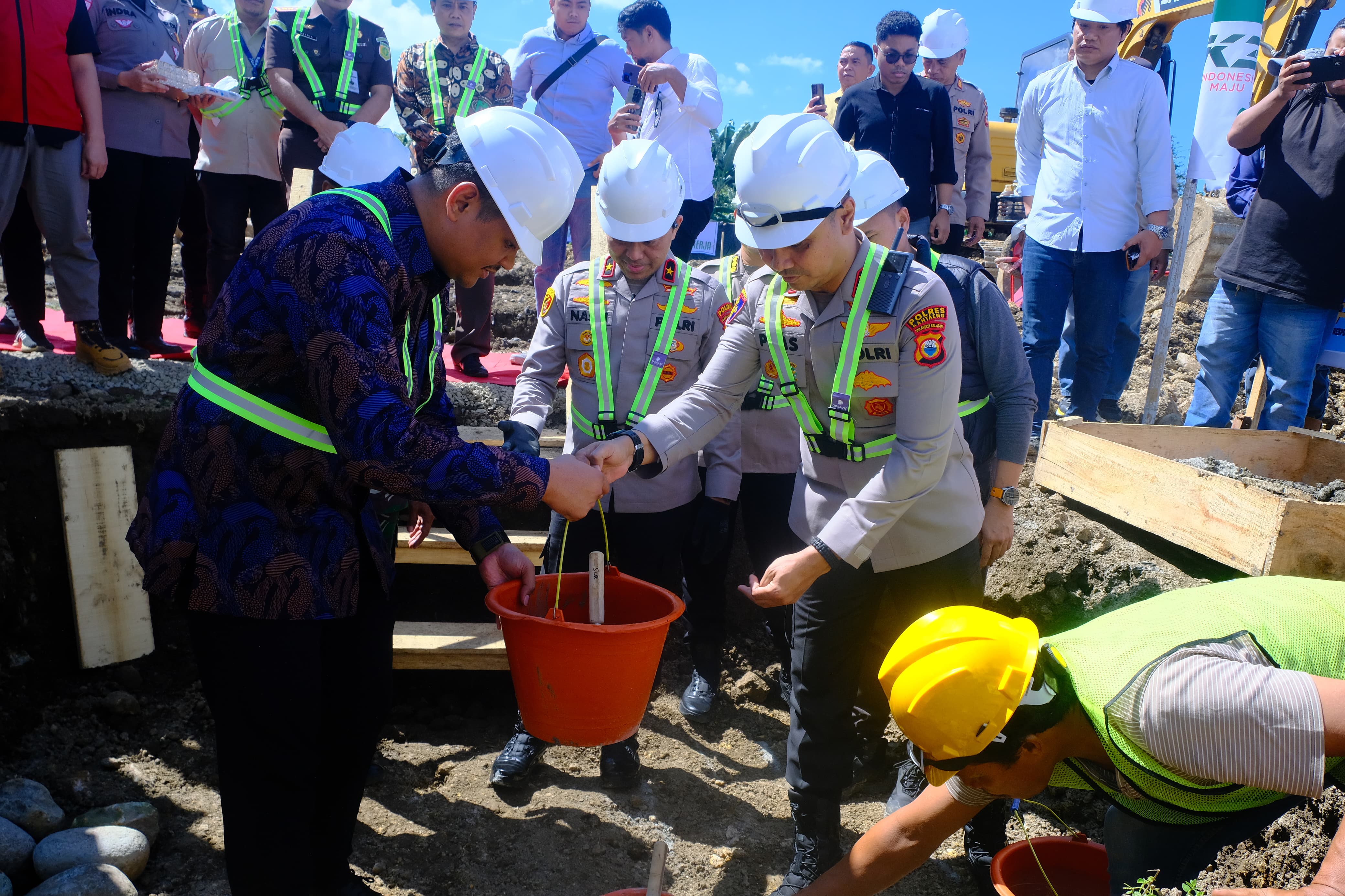 *Wakapolda Sulsel Letakkan Batu Pertama Pembangunan Gudang Ketahanan Pangan Polri di Bantaeng* | NEWS TV Indonesia