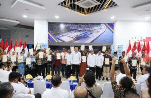 Serahkan 160 Sertipikat Tanah kepada Pemda dan Masyarakat Sulteng, Wamen Ossy Tekankan Bentuk Komitmen Negara Hadirkan Kepastian Hukum