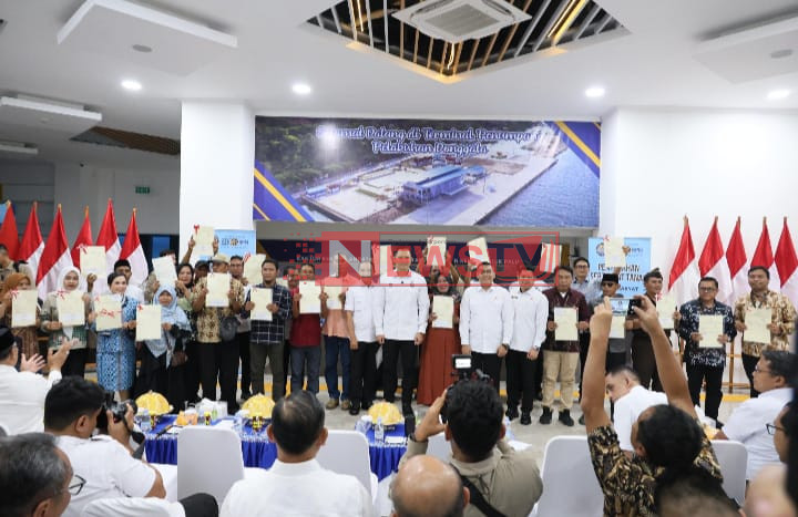 Serahkan 160 Sertipikat Tanah kepada Pemda dan Masyarakat Sulteng, Wamen Ossy Tekankan Bentuk Komitmen Negara Hadirkan Kepastian Hukum | NEWS TV Indonesia