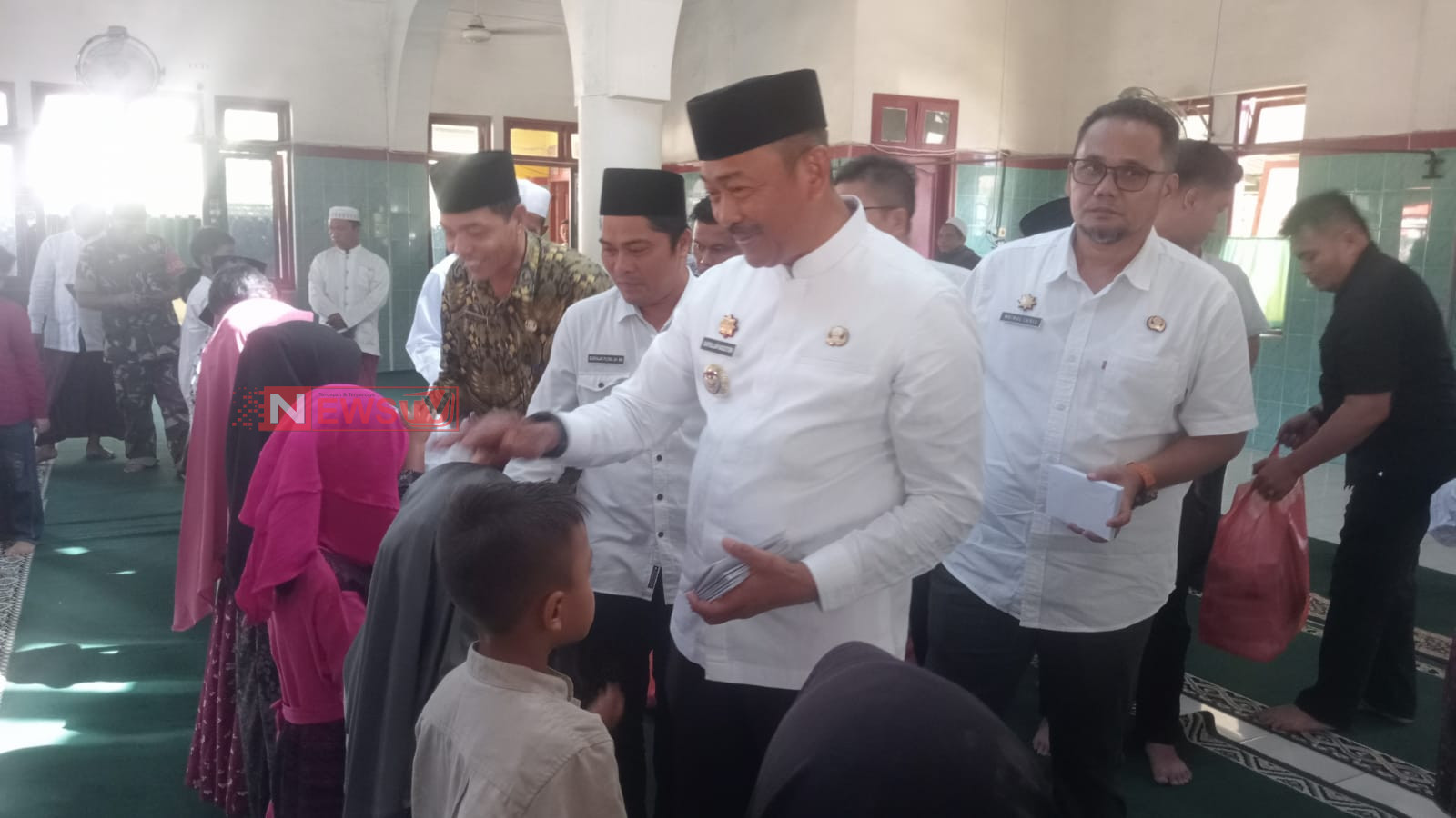 Bupati Madina Santuni Anak Yatim di Kecamatan Siabu | NEWS TV Indonesia