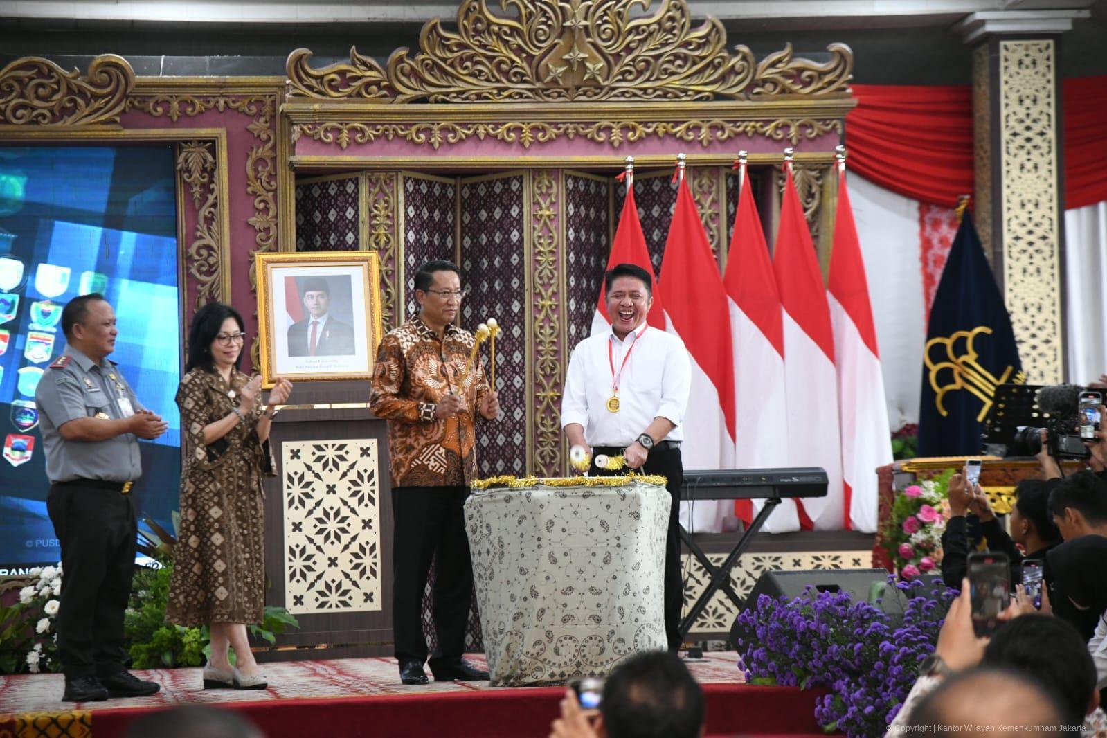 Berikan Pengarahan bagi Jajaran Kanwil BPN Provinsi NTB, Wamen Ossy Titipkan Empat Pesan | NEWS TV Indonesia Berikan Pengarahan bagi Jajaran Kanwil BPN Provinsi NTB, Wamen Ossy Titipkan Empat Pesan | NEWS TV Indonesia
