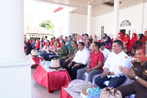 Bupati Takalar di Dampingi Wakil Bupati Takalar Lepas Peserta Gerak Jalan Indah dan Drum Band Tingkat Kab. Takalar