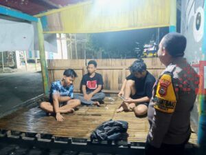 Bhabinkamtibmas Desa Bontosunggu Gelar KRYD Patroli Dialogis, Ajak Warga Aktif Hidupkan Poskamling