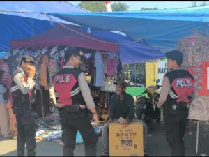 Patroli Perintis Presisi Sat Samapta Polres Takalar Sapa Pedagang di Pasar Pattallassang, Imbau Waspada Gangguan Kamtibmas