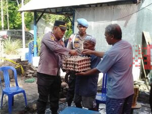 Polsek Marbo Peduli, Salurkan Bantuan untuk Korban Kebakaran di Desa Banggae