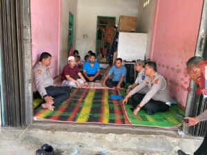Kapolres Mandailing Natal serahkan SPT Jasa Raharja Almarhum Fathia kepada orang tuanya