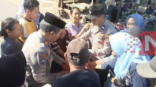 Polres Takalar Tebar Kepedulian Lewat Kegiatan Jumat Berkah, Bagikan 100 Paket Sarapan | NEWS TV Indonesia
