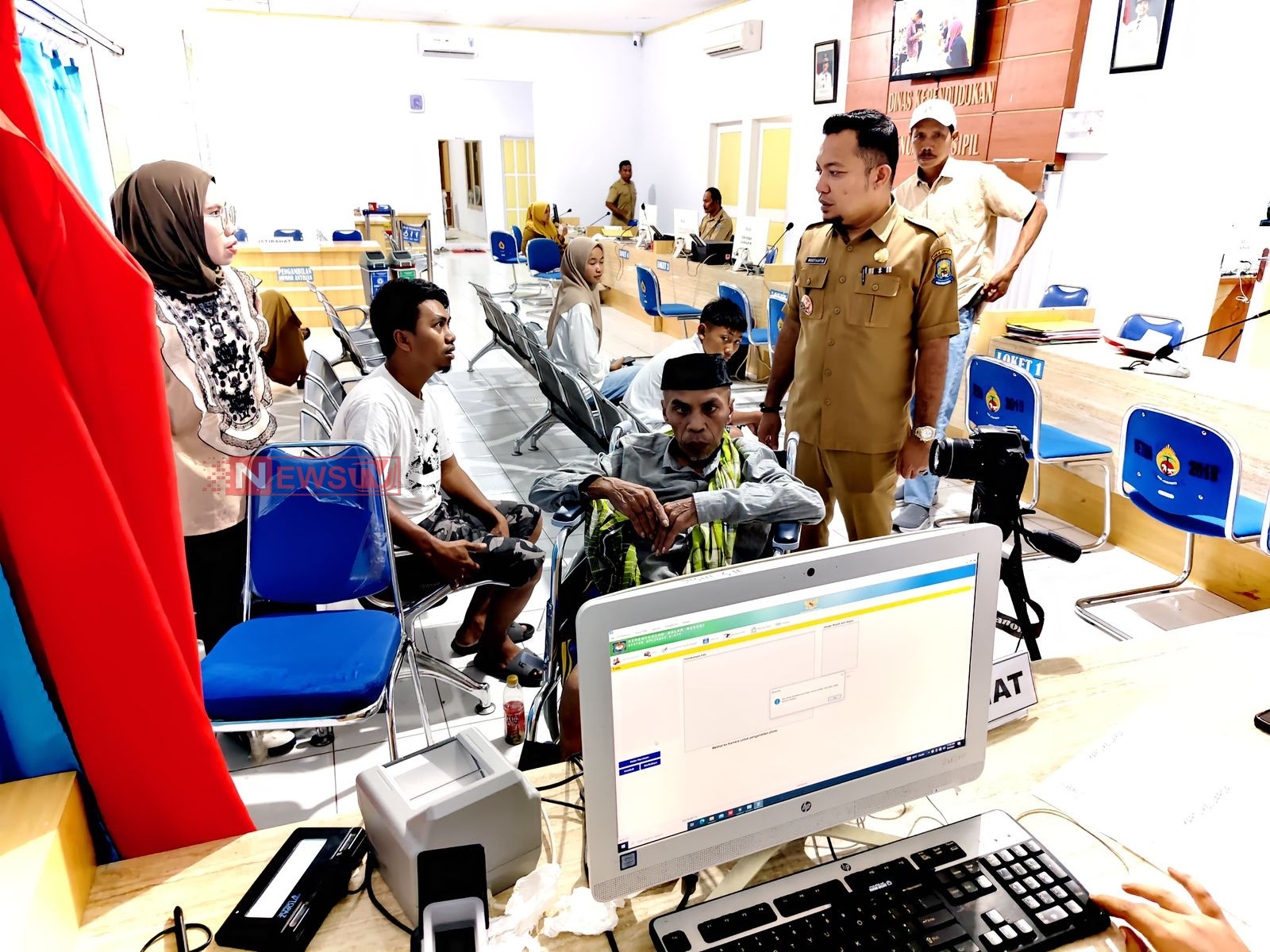 Disdukcapil jeneponto beri pelayanan khusus bagi penyandang di sabilitas | NEWS TV Indonesia