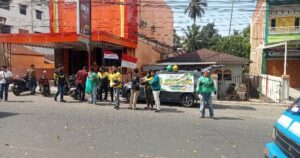 Solidaritas Jalanan: Komunitas Ojol Jalan Williem Bagikan Ratusan Paket Makan Siang di Aksi Jumat Berkah