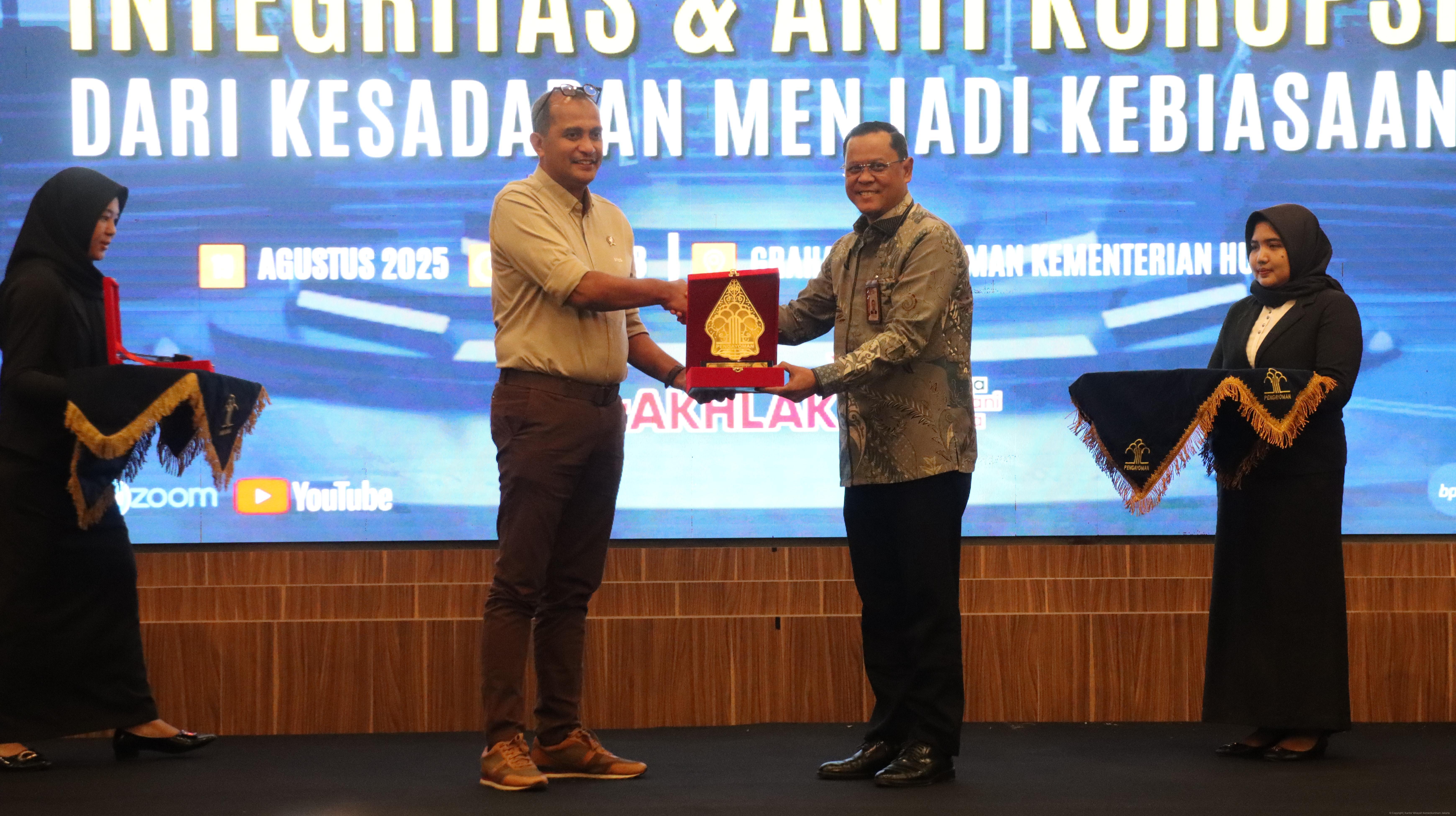 Terkesan Arogan, Marak Dugaan Penjual Obat Ilegal di Area Pangkalan Truk Jakarta Timur | NEWS TV Indonesia