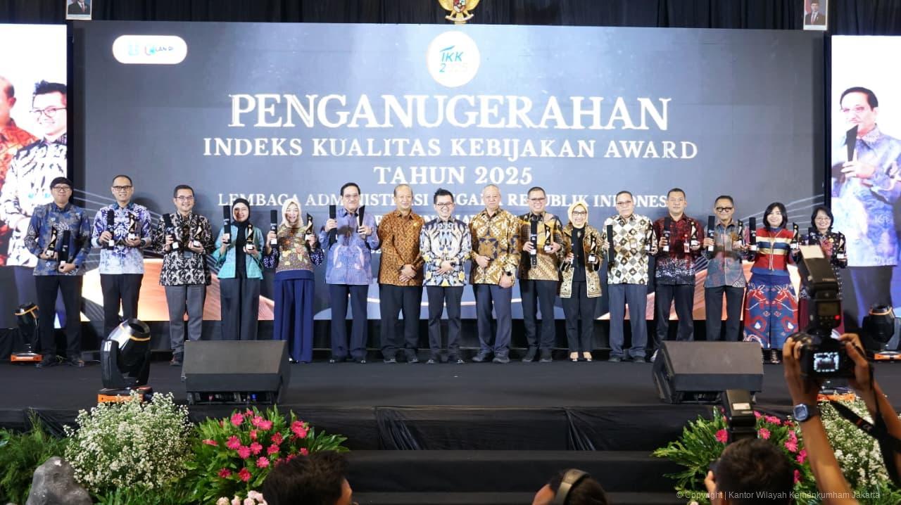 Kepala Dinas PUPR Sumut Tinjau Longsor yang Lumpuhkan Jalur Tarutung–Sibolga: Pemerintah Kerahkan Alat Berat dan Percepat Pembukaan Akses | NEWS TV Indonesia Kepala Dinas PUPR Sumut Tinjau Longsor yang Lumpuhkan Jalur Tarutung–Sibolga: Pemerintah Kerahkan Alat Berat dan Percepat Pembukaan Akses | NEWS TV Indonesia