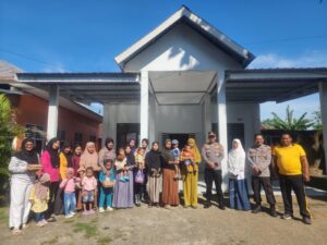 Jumat Berkah, Polres Takalar Berbagi Menu Bergizi untuk Anak Stunting dan Ibu Hamil di Kecamatan Mappakasunggu