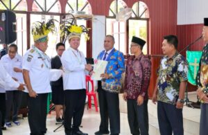 Menteri Nusron Serahkan Sertipikat di Papua: Era Presiden Prabowo Semua Tempat Ibadah Harus Disertipikatkan Tanpa Pengecualian